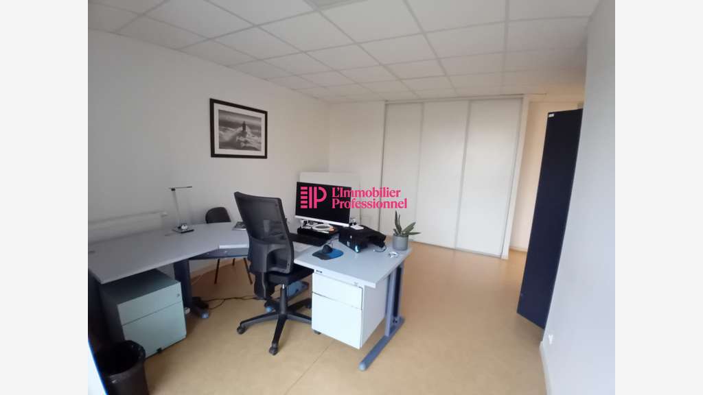 Immeuble bureaux 764m² à vendre ZI Saint Evarzec