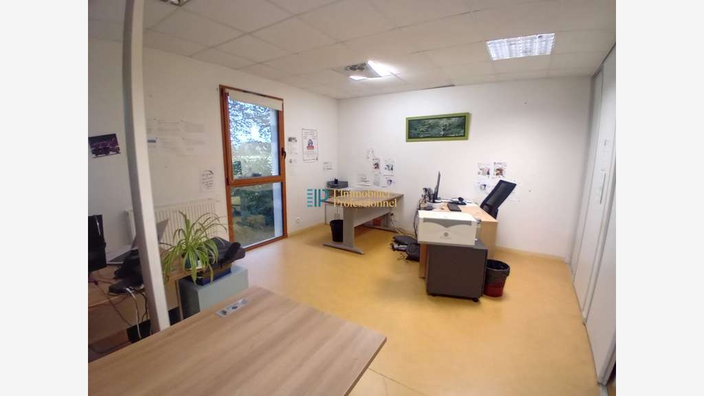 Immeuble bureaux 764m² à vendre ZI Saint Evarzec