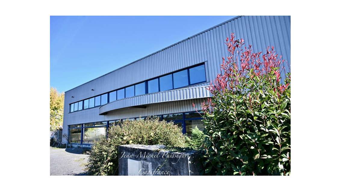 Locaux 2400m² à vendre à St Gaudens 