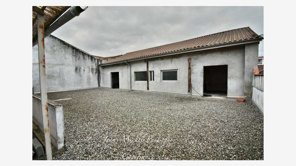 Entrepôt bureaux 420m² à vendre à Saint Gaudens 31
