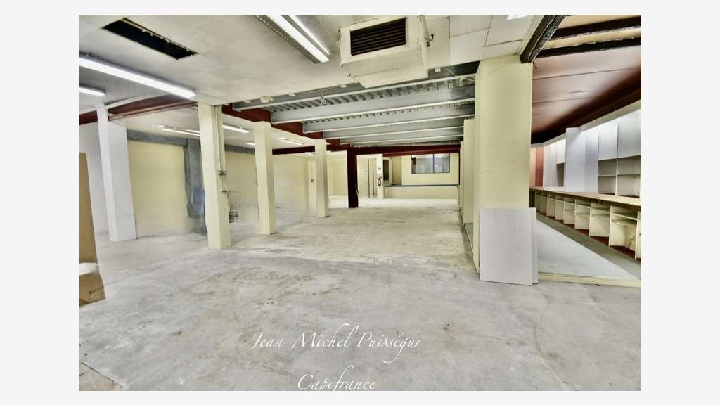 Entrepôt bureaux 420m² à vendre à Saint Gaudens 31