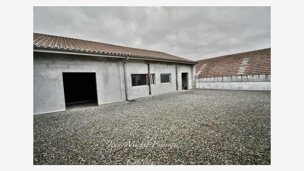 Entrepôt bureaux 420m² à vendre à Saint Gaudens 31