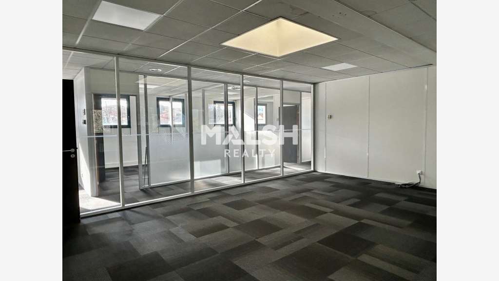 A vendre ou à louer bureaux 450m² à Saint Genis