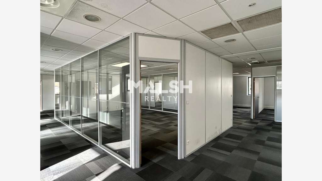 A vendre ou à louer bureaux 450m² à Saint Genis