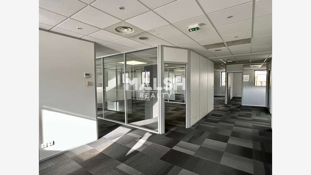 A vendre ou à louer bureaux 450m² à Saint Genis