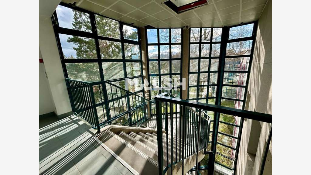 A vendre ou à louer bureaux 450m² à Saint Genis