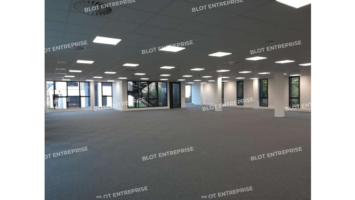 A vendre bureaux de 1116m² en R+3 à Saint Grégoire