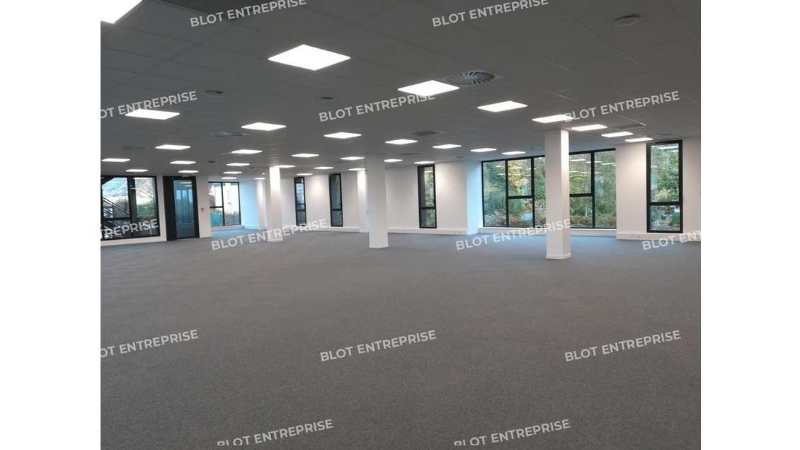 A louer à vendre bureaux 628m² à Rennes Nord