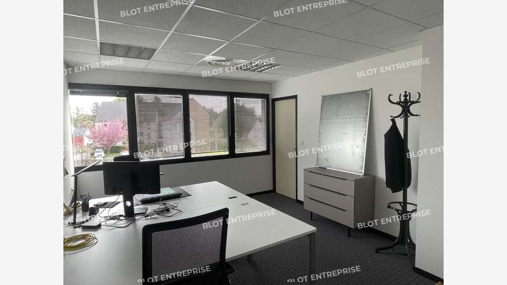 A louer/ à vendre bureaux 344m² à Saint-Grégoire