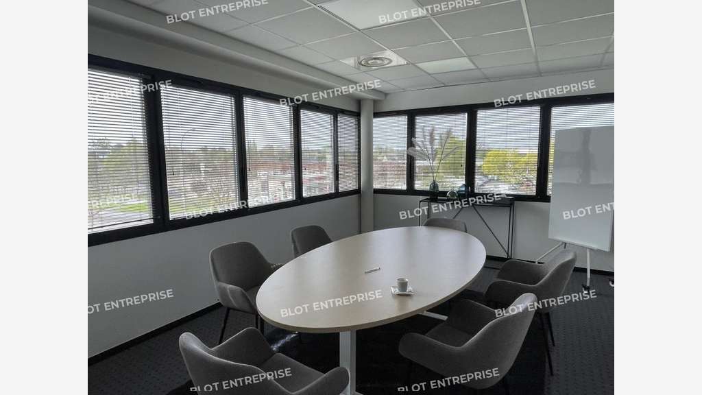 A louer/ à vendre bureaux 155m² à Saint-Grégoire
