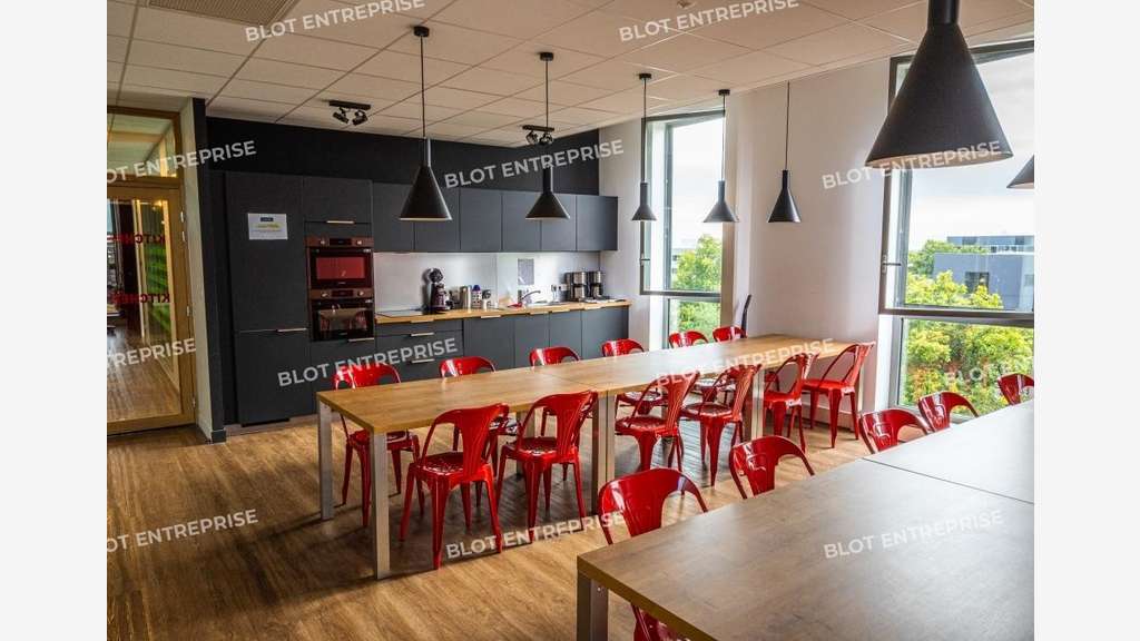 Vente magnifiques bureaux 600m² St Herblain Zénith