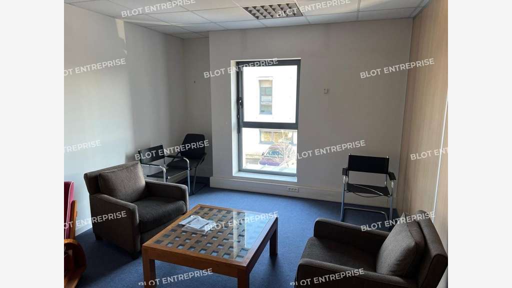 A louer à vendre bureaux 203m² à Saint Herblain