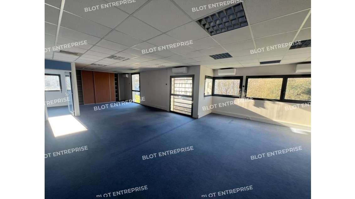 A louer à vendre bureaux 203m² à Saint Herblain