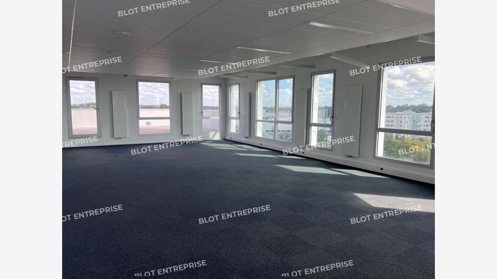 Bureaux 4411m² à Saint-Herblain Parc Bagatelle
