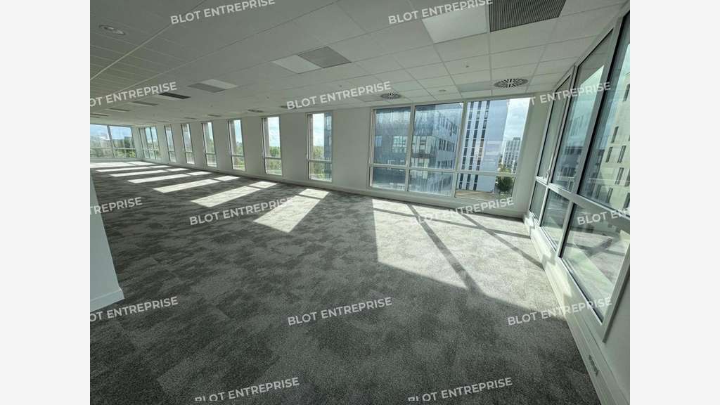 A vendre/a louer bureaux neufs 350m² La Courrouze