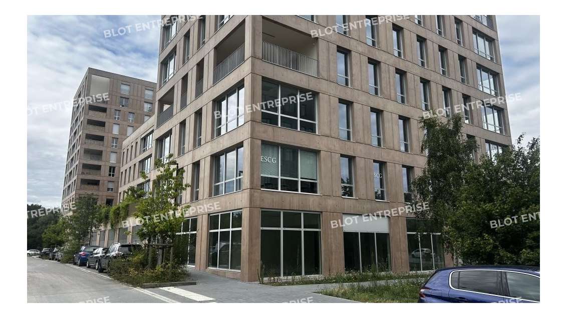 A vendre/a louer bureaux neufs 350m² La Courrouze