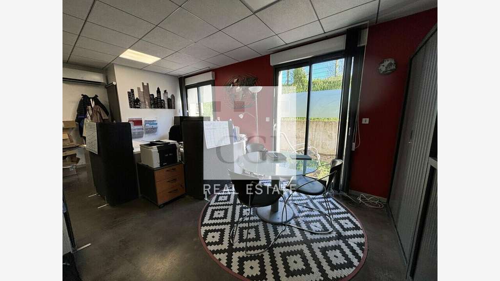 Bureaux 150m² à vendre à Saint-Laurent-de-Mure