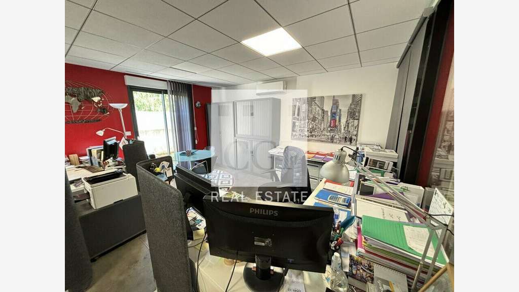 Bureaux 150m² à vendre à Saint-Laurent-de-Mure
