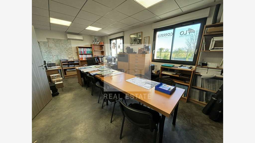 Bureaux 150m² à vendre à Saint-Laurent-de-Mure