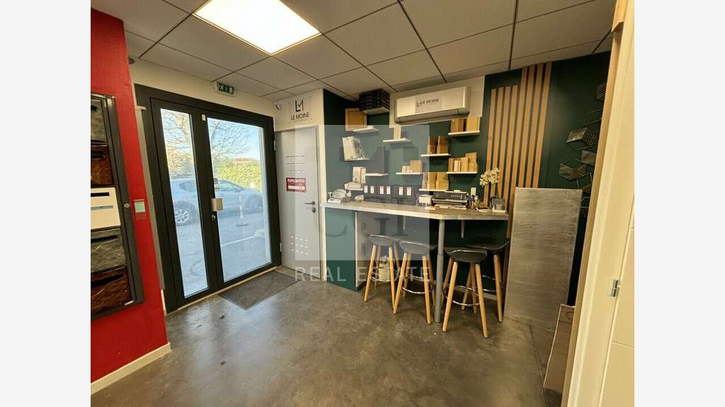 Bureaux 150m² à vendre à Saint-Laurent-de-Mure
