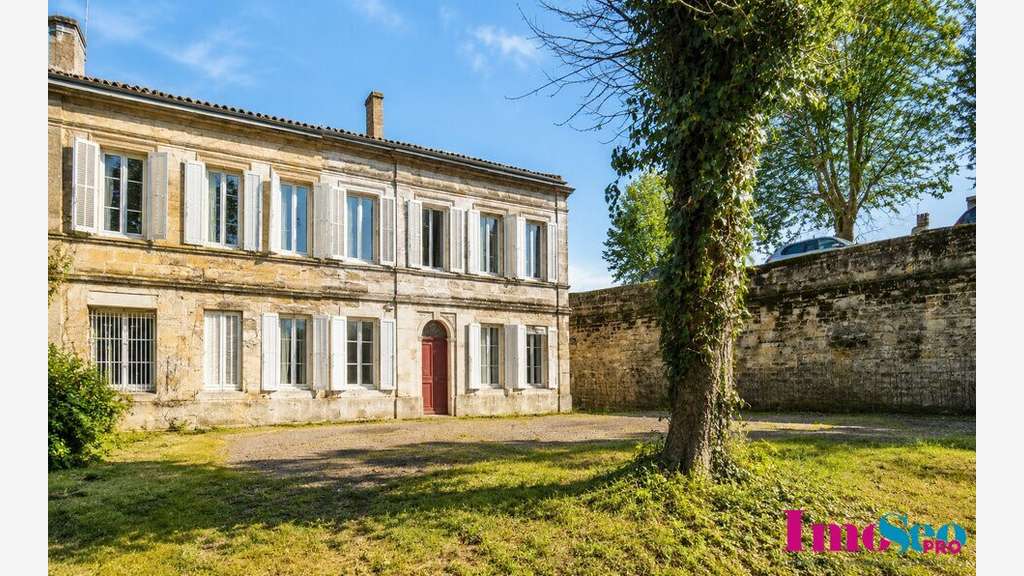 Bureaux 350m² à vendre à Saint-Loubès
