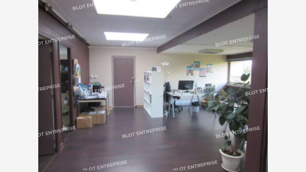À vendre bureaux 1145m² zone de Keriven