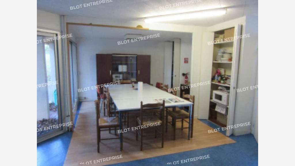 À vendre bureaux 1145m² zone de Keriven