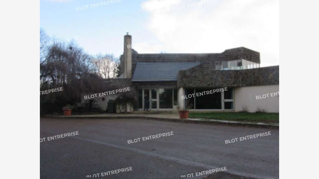 À vendre bureaux 1145m² zone de Keriven