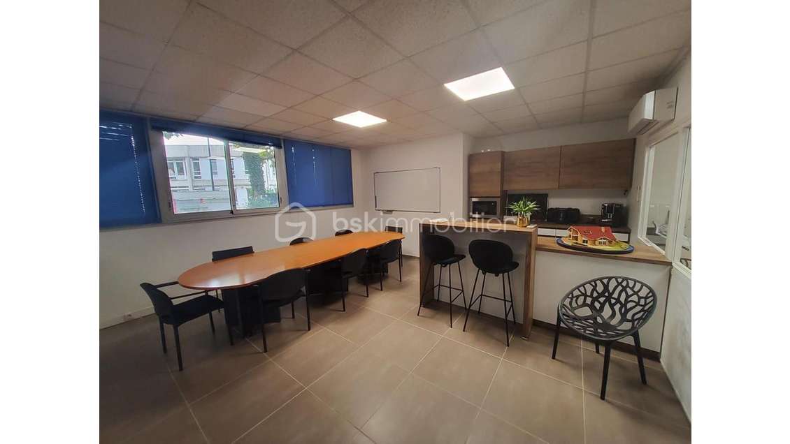 Local 75m² + showroom à Saint-Martin-le-Vinoux