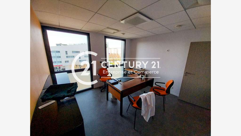 Vente bureau 136m² proche Hôpital à Saint-Nazaire