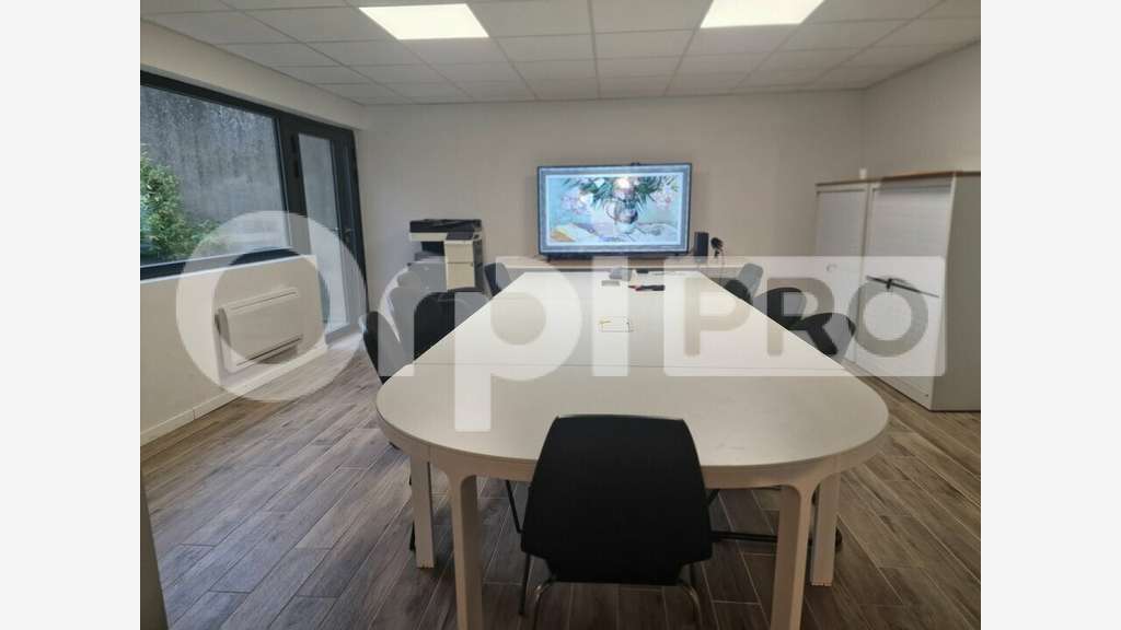 Vente bureaux de 106m² à Saint Pierre des Corps