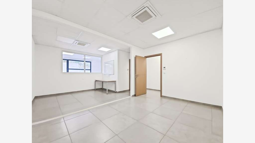 Local/bureau 85m² à vendre secteur Baléone Sarrola