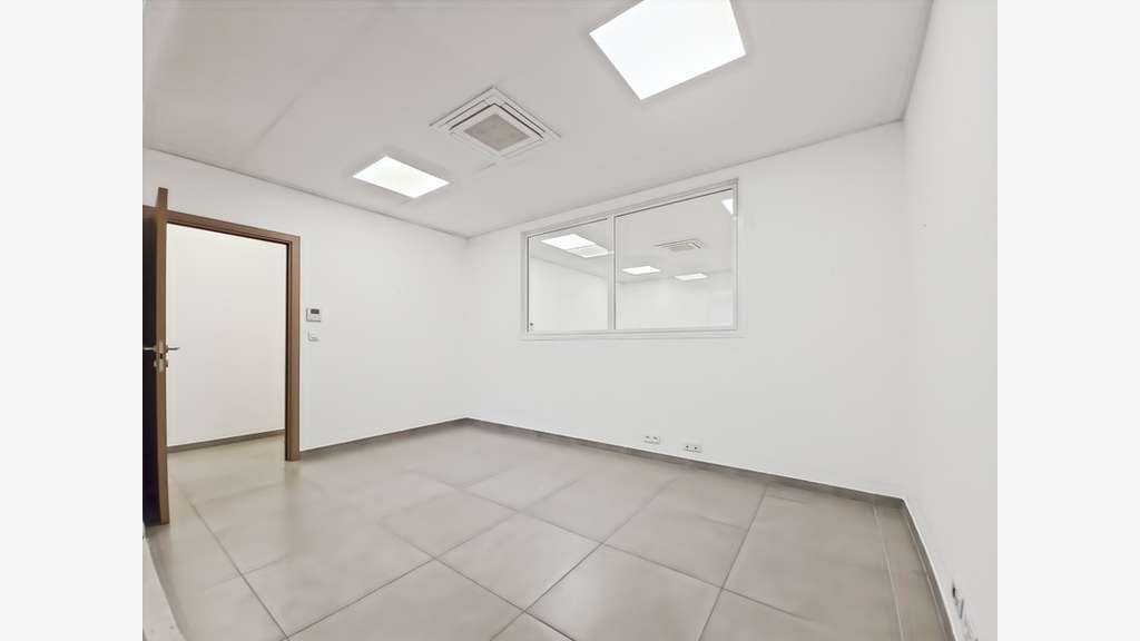 Local/bureau 85m² à vendre secteur Baléone Sarrola