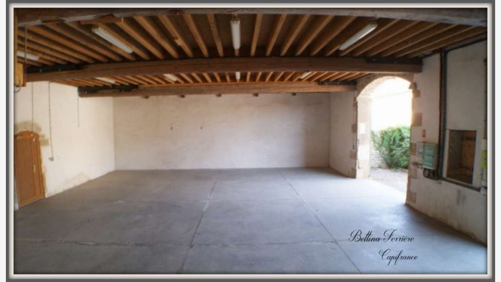Entrepôt professionnel 590 m² sur 3 227 m² - Se