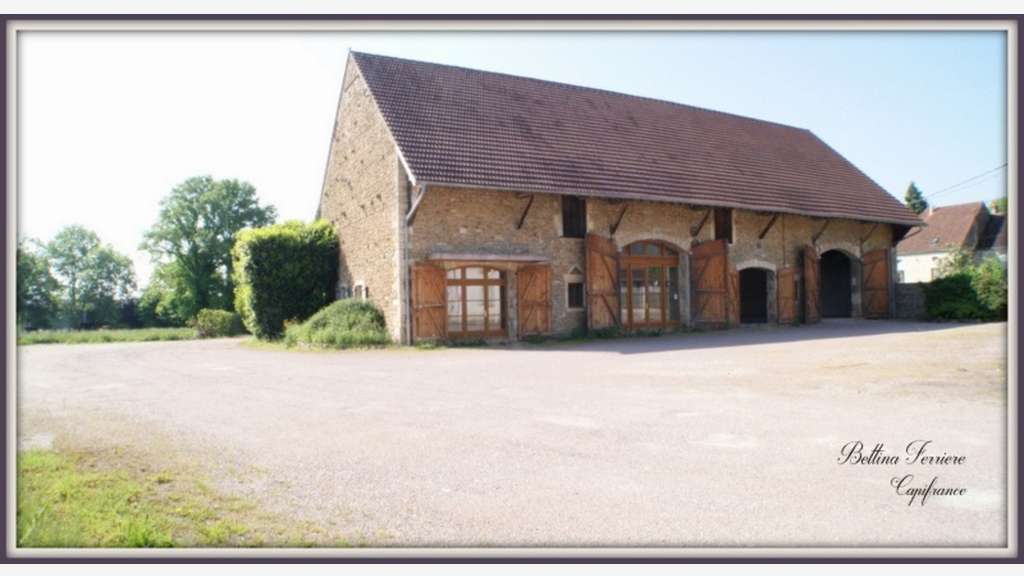 Entrepôt professionnel 590 m² sur 3 227 m² - Se