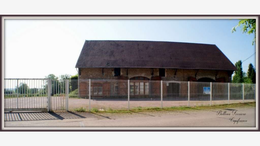 Entrepôt professionnel 590 m² sur 3 227 m² - Se