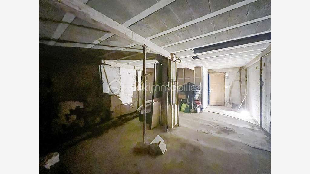 Cellier spacieux 79m² à vendre idéal stockage Sète