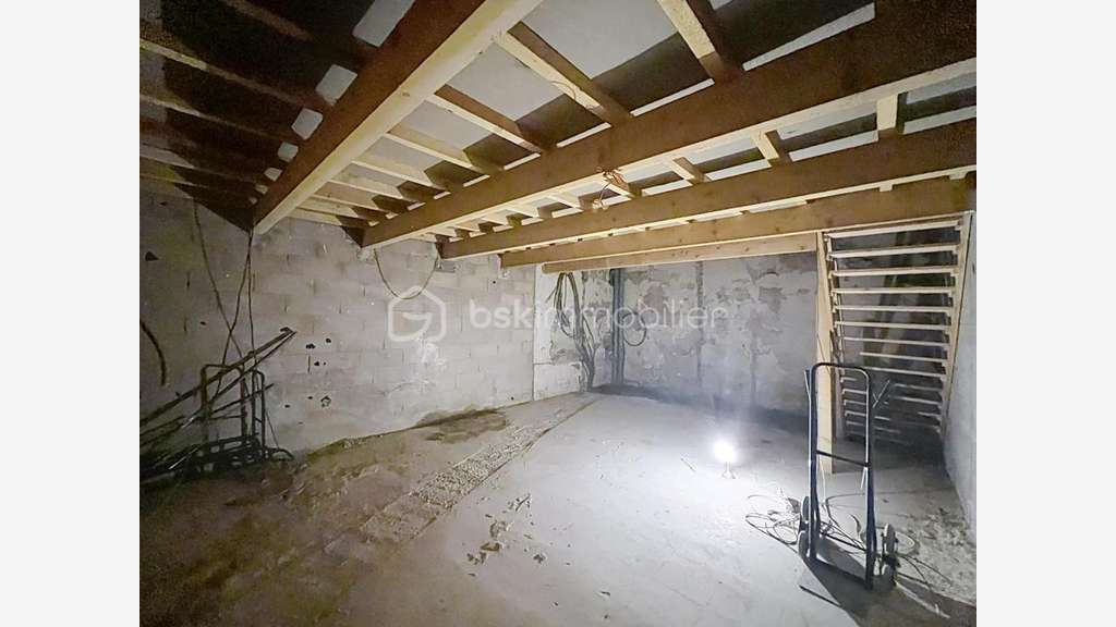 Cellier spacieux 79m² à vendre idéal stockage Sète