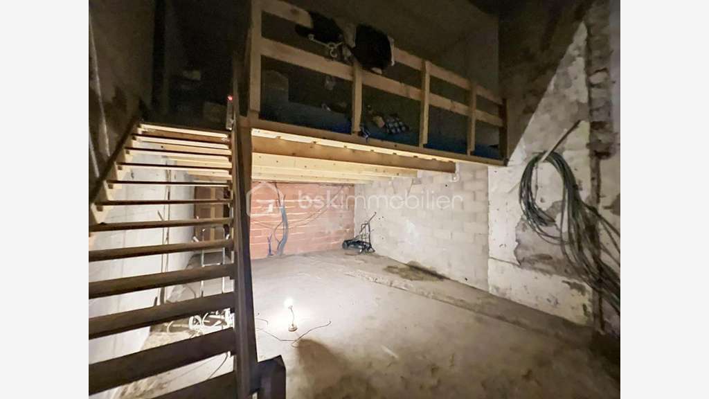 Cellier spacieux 79m² à vendre idéal stockage Sète