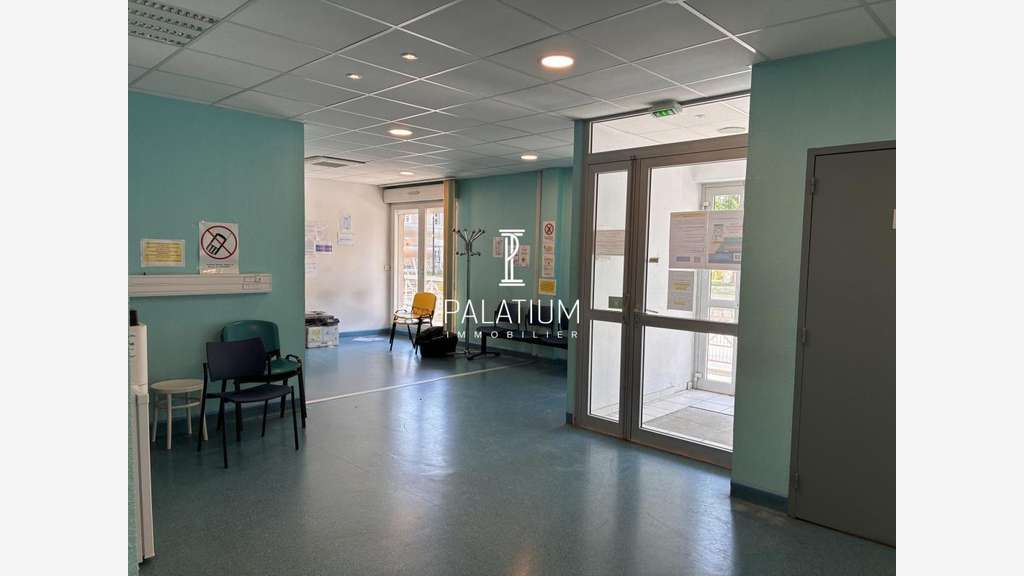 Local professionnel 213m² à vendre à Sisteron