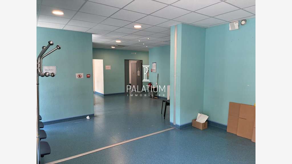 Local professionnel 213m² à vendre à Sisteron