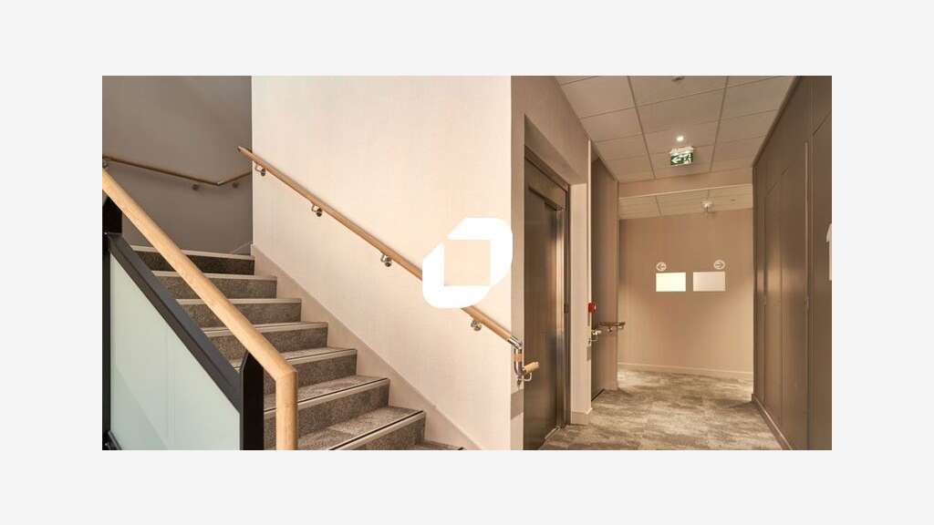 Vente Bureaux 2147m² Tarare