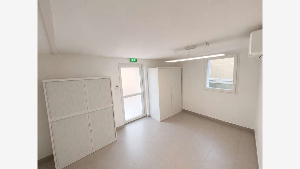 Vente bureaux récents 64m² avec terrasse à Toulon
