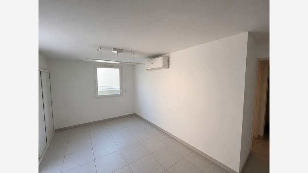 Vente bureaux récents 64m² avec terrasse à Toulon