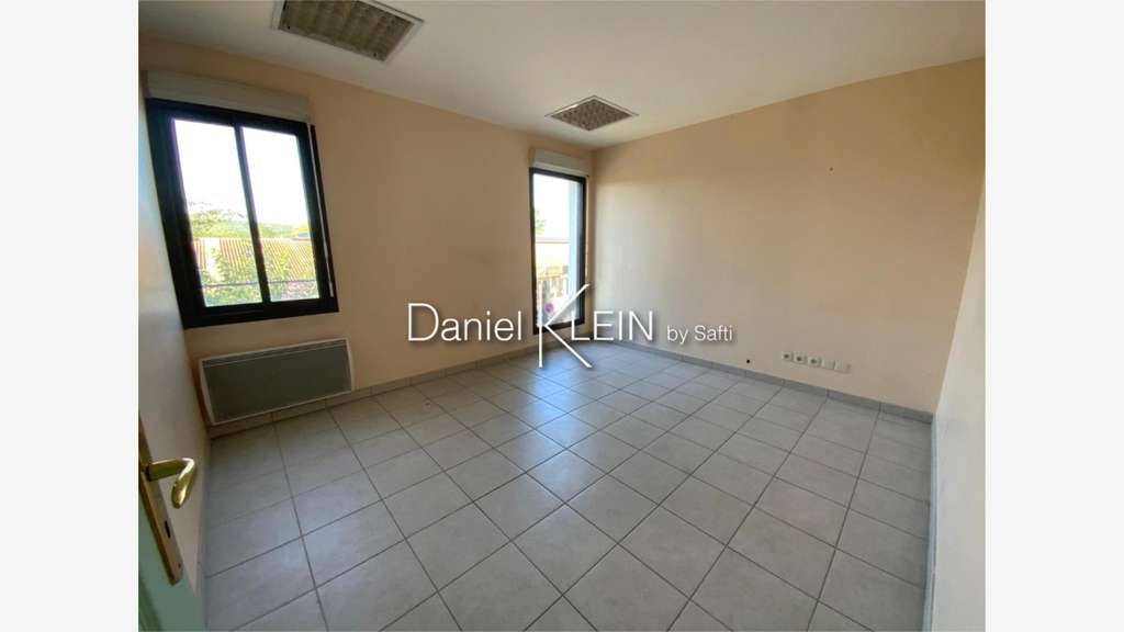 Bureaux 68m² climatisés R+1 ascenseur Tourrettes