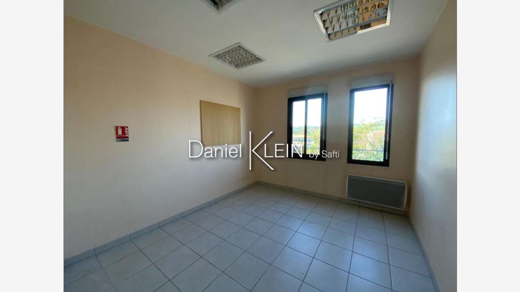 Bureaux 68m² climatisés R+1 ascenseur Tourrettes