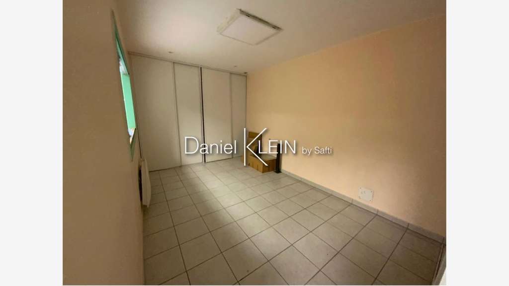Bureaux 68m² climatisés R+1 ascenseur Tourrettes