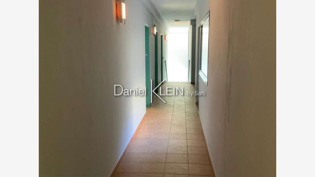 Bureaux 68m² climatisés R+1 ascenseur Tourrettes