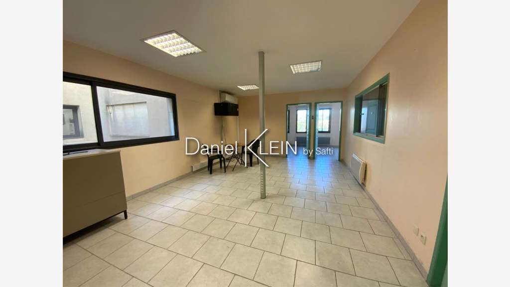 Bureaux 68m² climatisés R+1 ascenseur Tourrettes