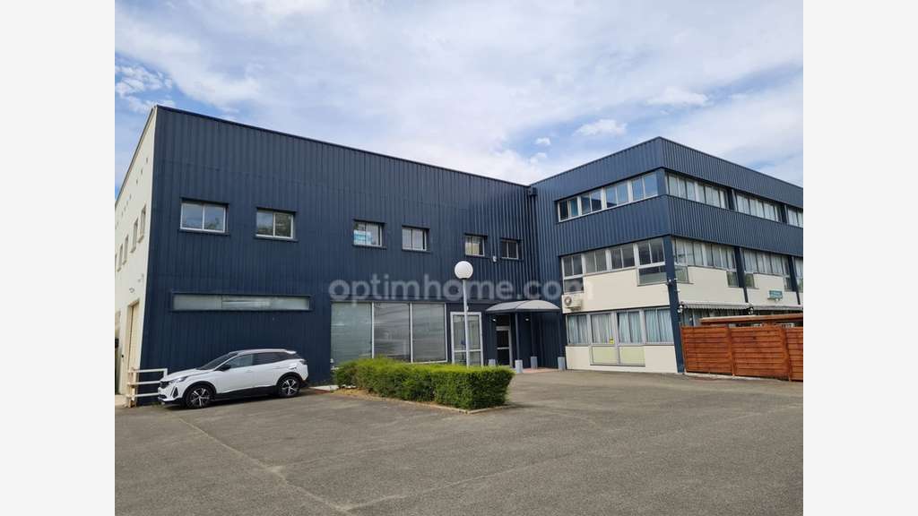 Bureau rénové 77m² à vendre à Trappes A12